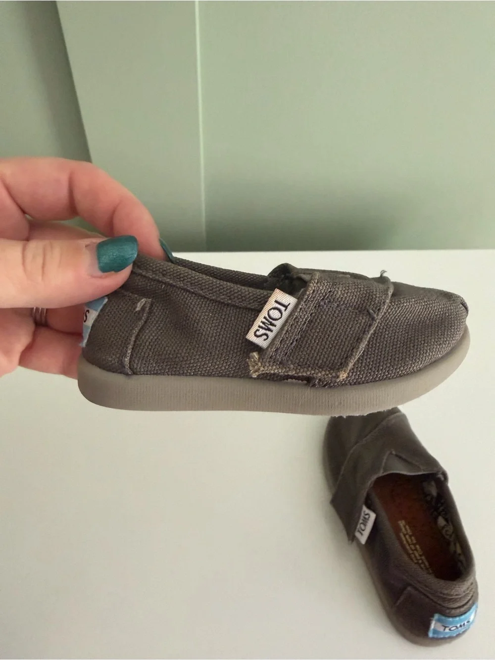 TOMS Alpargatas Ash (gray-brown) Canvas Slip-On Casual Shoes Unisex Kids US 4